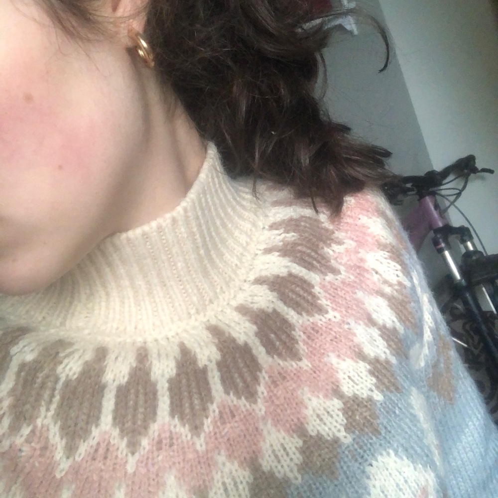 Knit turtleneck sweater geometric size small